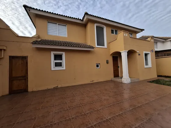 Se Vende Casa 4 Dormitorios 3 Baños, En San Joaquin