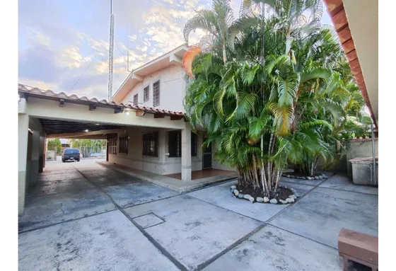 En Venta Casa 750m2 Asocanales-higuerote 2000