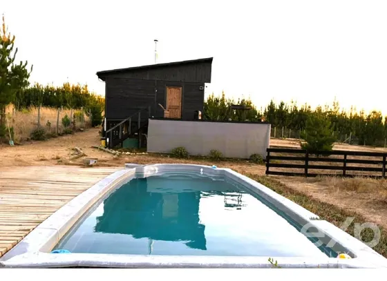 Vende Terreno Con Piscina Casa 98 M2 Pichilemu.