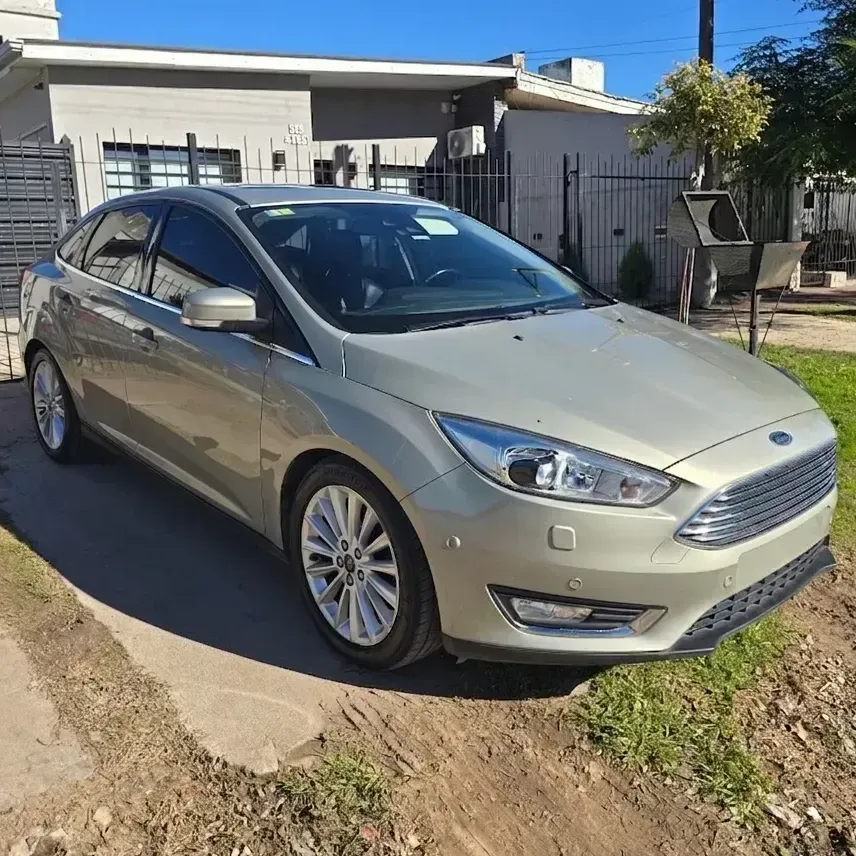 Ford Focus III 2.0 Sedan Titanium Mt