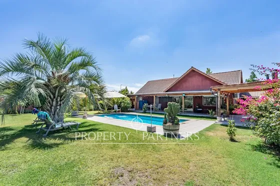 Funcional Casa En Condominio Con Excelente Conecti...
