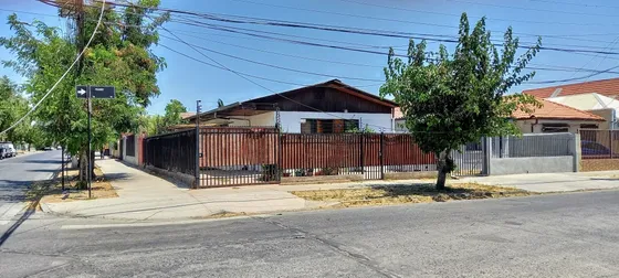 Casa Esquina Frente A Plaza Llico