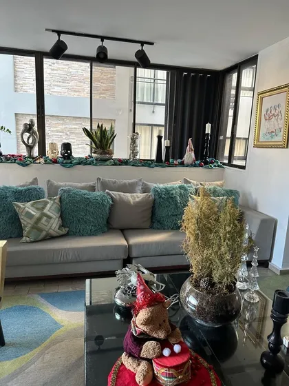 La Esperilla, Apartamento En Venta Super Amplio En Torre Clásica.
