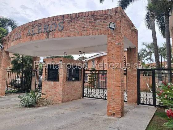 Casa  Tipo Townhouse En Alquiler Urb Colinas De Guataparo Valencia.  Luis Quiroz  25-22510