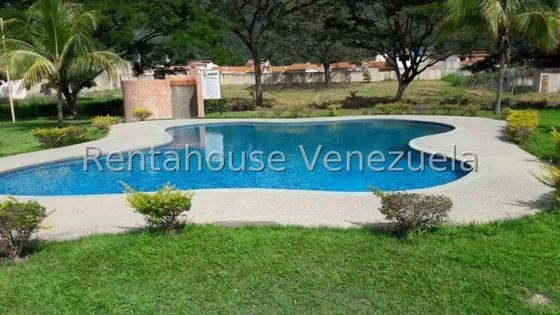 Casa En Venta Villas De Alcala San Diego Inm Onjunto Cerrado Con Vigilancia Privada , Con Aire Fresco Rodeado De Montañas , Con Agua Pura De Pozo Privado ,recreación Privada Con Piscina. 25-6940