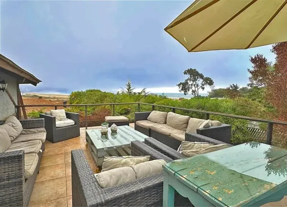 Casa En Venta De 5 Dorm. En Playa Cachagua