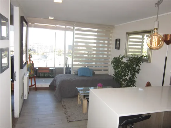 Departamento Como Nuevo En Venta De 1 Dorm. En La Reina
