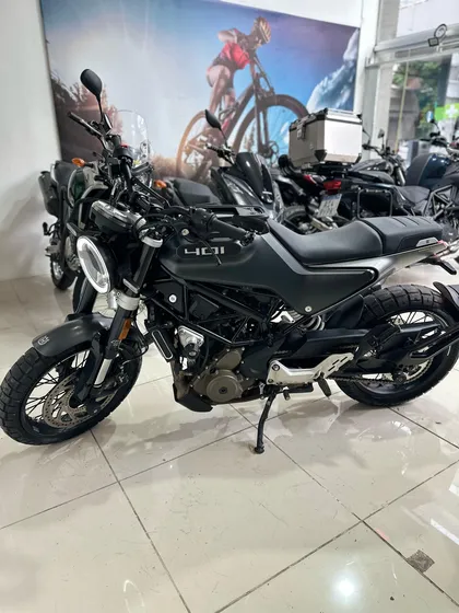 Husqvarna Svartpilen 401 2021 15000km /kawacolor