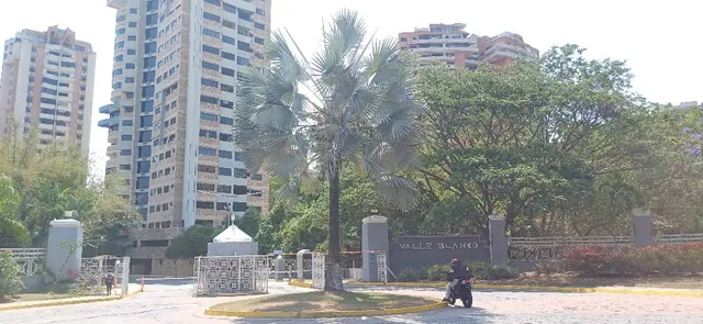 Grey Zuloaga Y Javier Philip Inzitu Realtors  Venden Apartamento En Conjunto Valle Blanco Residencias Luxor  Suites Valencia  Carabobo Venezuela