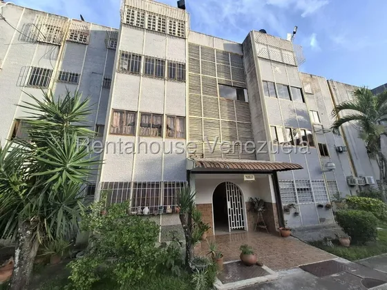 Raiza Suárez Vende Moderno Apartamento En Zona Privilegiada Del Este De Barquisimeto 2 5 2 4 5 3 3 Con Bella Cocina, Sala De Estar Y 2 Habitaciones Con Clósets, 2 Baños Completos