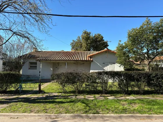 Chalet  En Venta En Barrio Uno, Ezeiza, G.b.a. Zona Sur