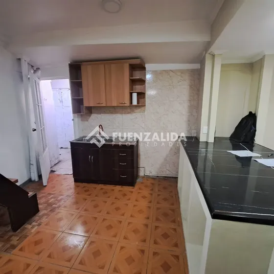 Casa En Venta De 3 Dorm. En Independencia