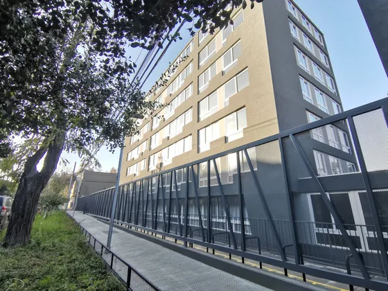 Arriendo A Una Cuadra Del Metro, Depto Nuevo 1d 1d Con E + B