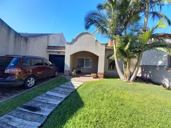 Casa De 5 Ambientes Con Jardin Y Pileta En Castelar Cod6155