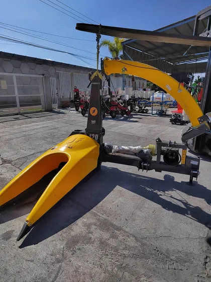 Ensiladora 1 Surco Doble Flecha Cardan  Marca Jf