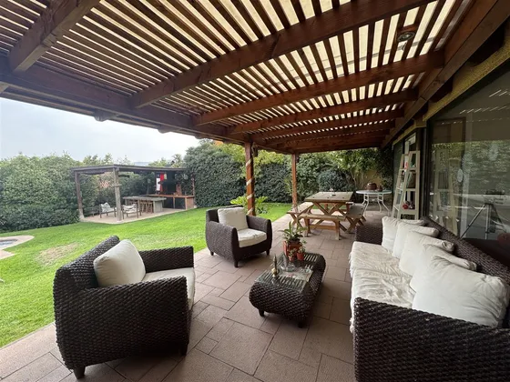 Casa En Venta De 5 Dorm. En Huechuraba