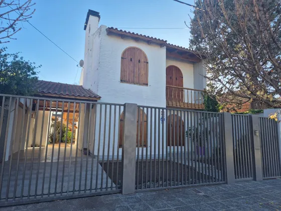 Alquila Casa Céntrica 3 Dorm. General Roca, Río Negro