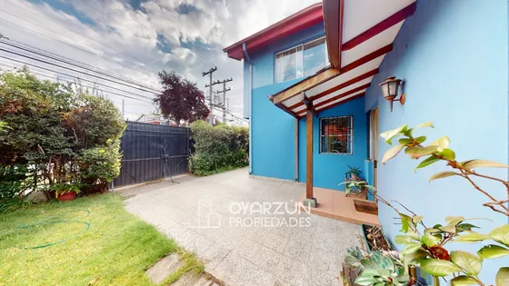 Casa En Venta De 3 Dormitorios 2 Baños 2 Estacionamientos