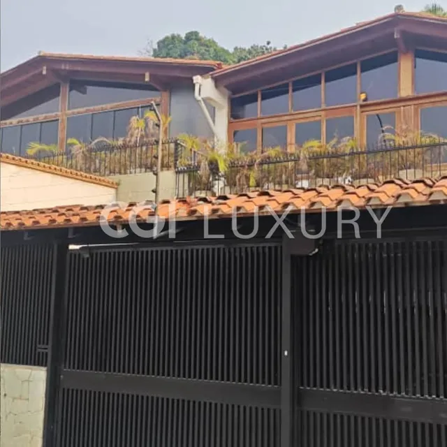 Cgi+ Luxury Caracas Vende Amplia Casa En Prados Del Este 