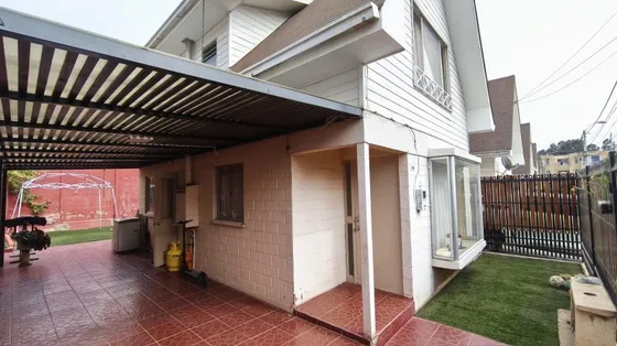 Casa Aislada 2d + Escritorio Condominio Los Maitenes 3