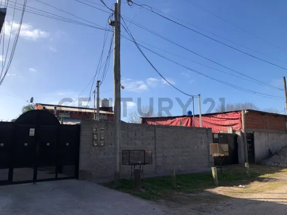 Venta De Casa + Complejo Departamentos En Glew