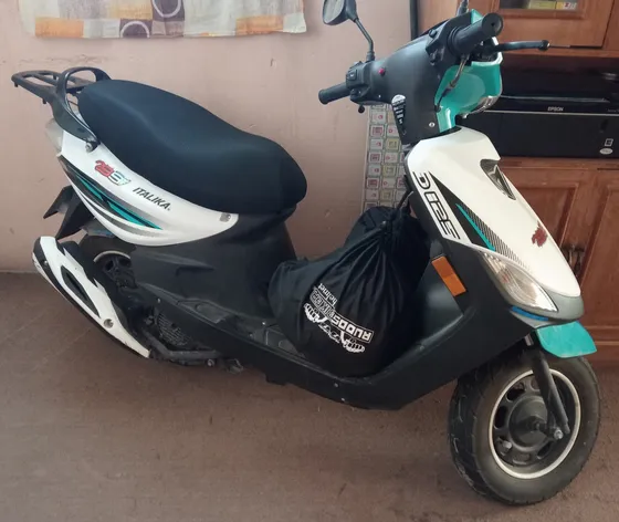 Moto Italika D125, Color Blanco Con Azul, Literal Nuevecita