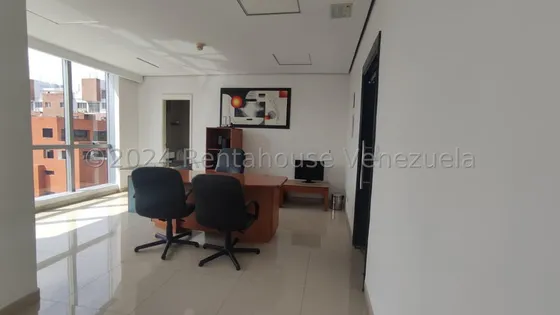 Daniela Linarez Alquila Oficinas Con Excluisva Ubicacion Al Este De La Ciudad De Barquisimeto Con Agua Constante Planta Electrica Seguridad Las 24 Horas Con Ventanas Panoramicas Comunicate!           