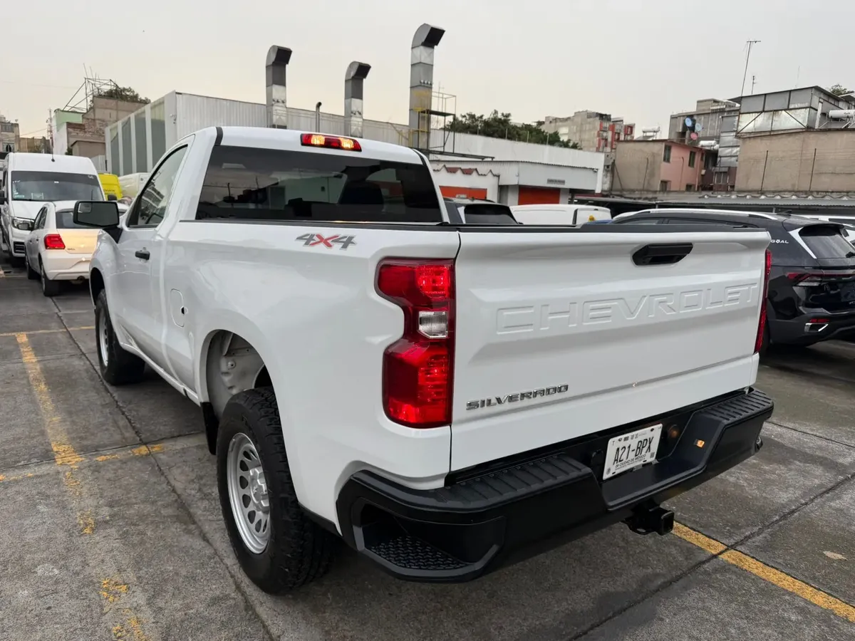 Chevrolet Silverado 2024 5.3 V8 Cabina Regular 4x4 At