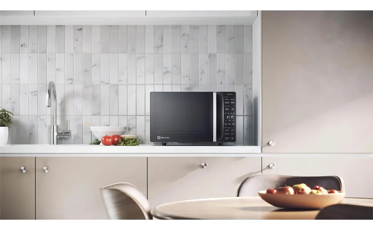 Micro-ondas Electrolux 23L Preto Efficient com Descongelamento Assistido (ME23P) - 110V - Imagem 2