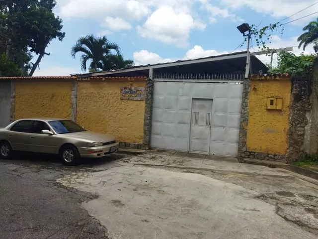 Se Vende Amplia Casa Tematica Ubicada En El Piñal El Limon, 007jsc