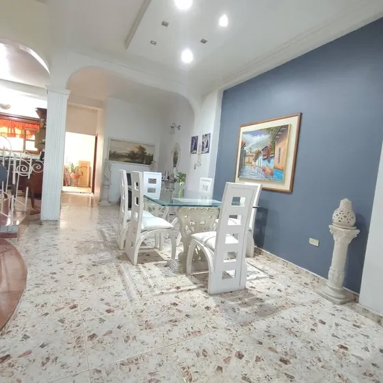 En Venta Casa Con Local Comercial. Los Jarales San Diego. Mr. 