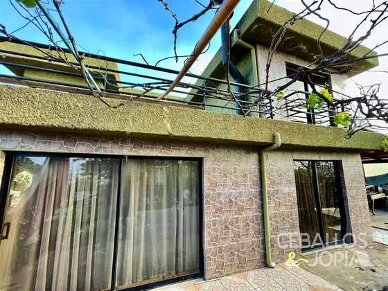 Casa En Venta De 7 Dorm. En Quilpué