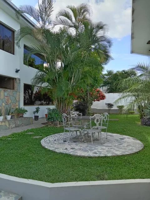 Se Vende Hermosa Casa En Cumbres De Curumo Baruta Bb