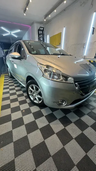 Peugeot 208 1.5 Allure Touchscreen