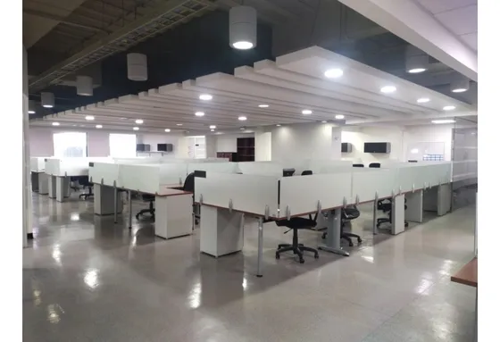 Oficina En Arriendo 721 M² - Sector Chico Reservado