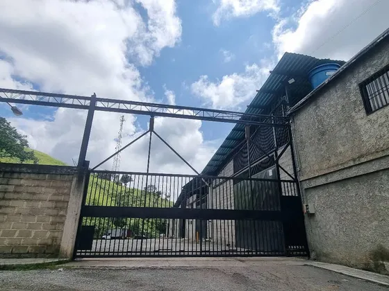 Galpón En Venta En Los Teques Hi