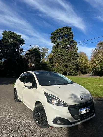 Peugeot 208 1.6 Feline Tiptronic