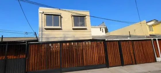 Venta De Amplia Casa Recién Remodelada, 4 Dormitorios, En Li