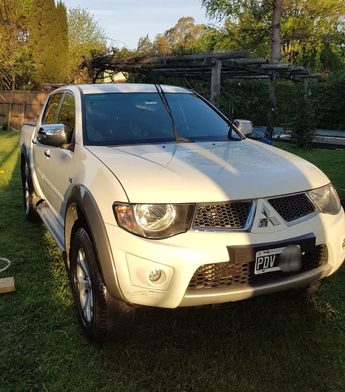 Mitsubishi L200 2.5 Cd 4wd High-power Di-d At5 Cuero