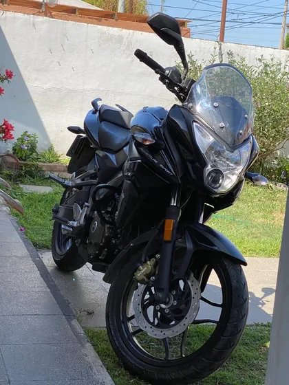 Rouser As 200