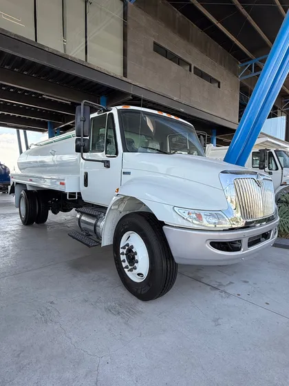International 4300 Modelo 2014 Tanque Nuevo 10,000 Litros