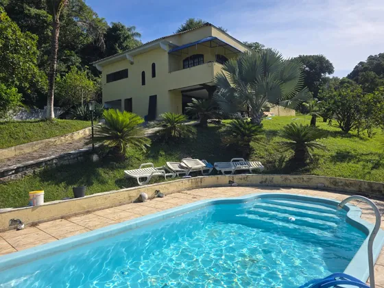 Sítio Com 73.000 M², Internet Fibra Otica De Alta Velocidade,3 Nascentes De Agua Mineral Para Piscicultura, Área De Lazer E Chalés Em Magé/rj