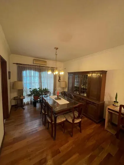 Casa En Venta - 5 Dormitorios 3 Baños - 300mts2 - Tres De Febrero