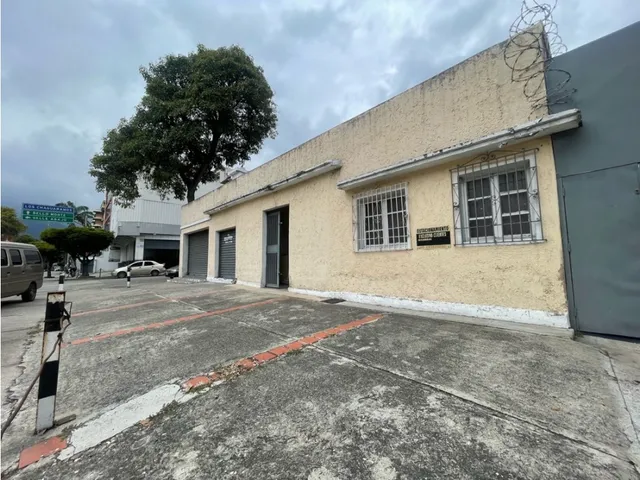 Casa Comercial A Pie De Calle Los Chaguaramos