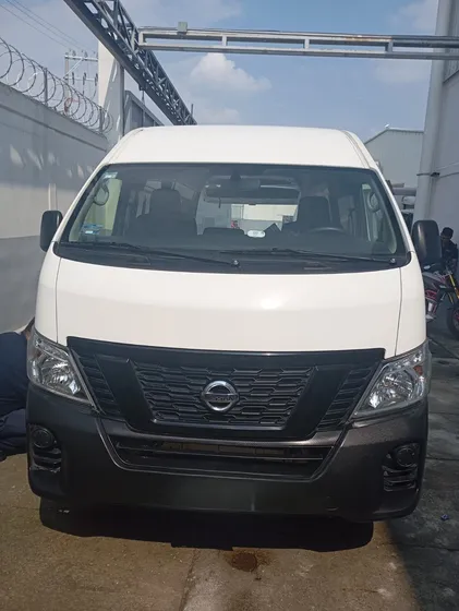 Nissan Urvan 2.5 Panel Amplia Aa Mt