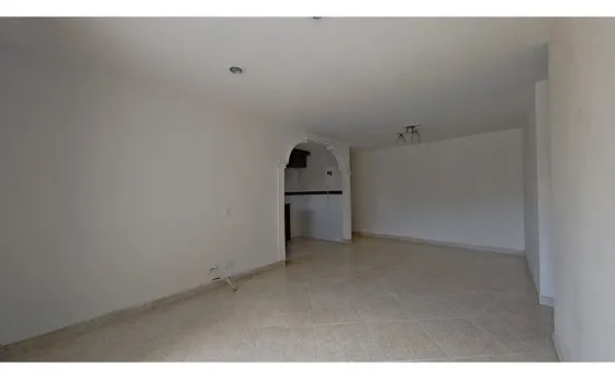 Apartamento En Venta En Medellín, Sector Loma De Los Bernal 