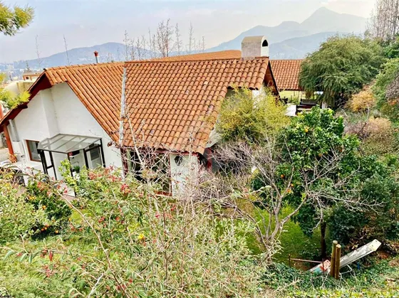 Casa En Venta De 4 Dorm. En Lo Barnechea