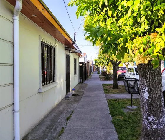 Casa En Venta De 4 Dorm. En Chillán