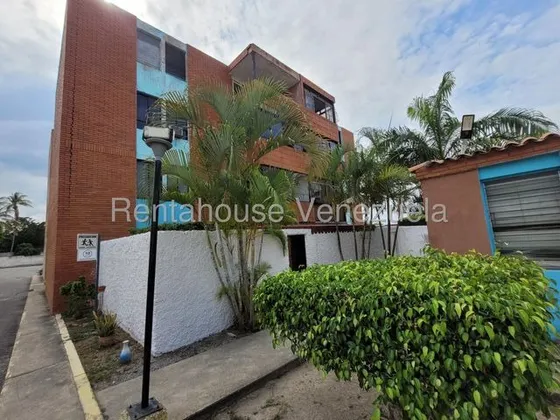 Apartamento En Venta Cabudare La Mata Codigo 2  5  1  9 8  4 8 Mildred Remodelado Con Todo A Estrenas Pisos De Porcelanato, Conjunto Cuentas Con Sus Areas Verde Y Piscina, Vigilancia La 24 Horas