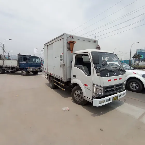 Ocasion Por Viaje - Camion Furgon 2 Tn - S/. 35000